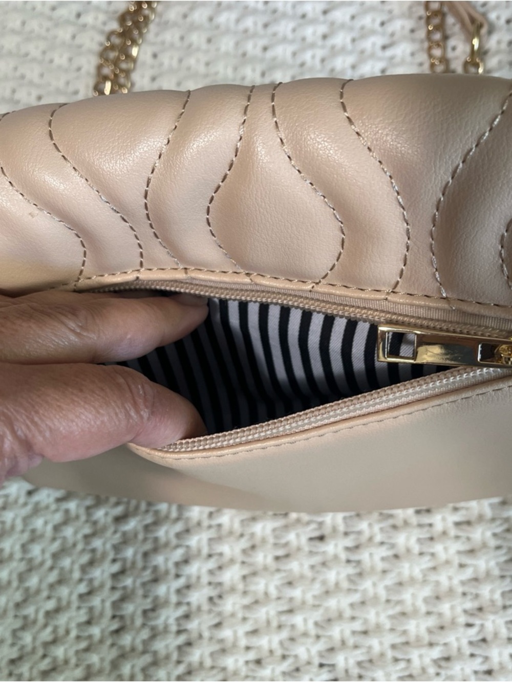 Alexis Bendel Beige Quilted w/ Chain Shoulder Bag Crossbody Purse Vegan Leather - Picture 11 of 16